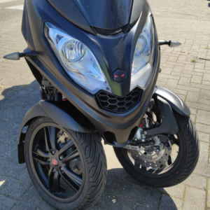 Piaggio MP3 emblemen voorkap en velgen